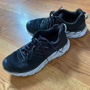 HOKA ONE ONE | Clifton 6 | women’s 7.5 | black